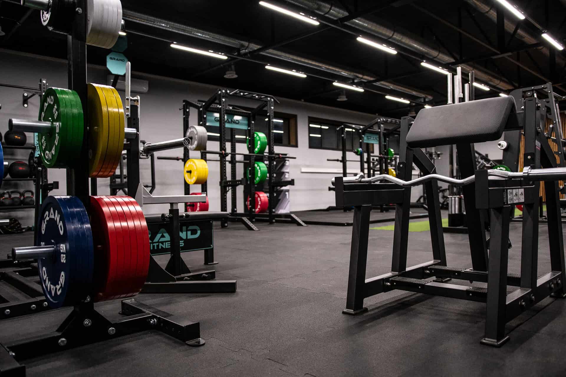 Bengaj Fitness – dynamiczne ujęcie siłowni